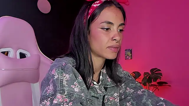 Juanadearco5 online show from February 6, 2025, 9:28 pm