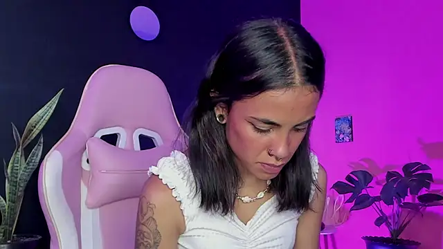 Juanadearco5 online show from February 10, 2025, 12:29 pm