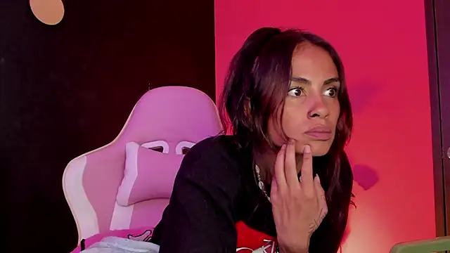 Juanadearco5 online show from March 4, 2025, 3:48 pm