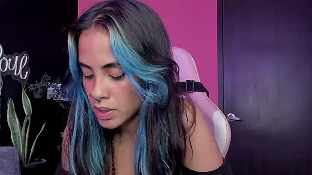 Juanadearco5 online show from December 16, 2025, 8:25 pm