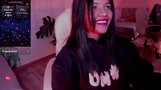 petite molly  online show from November 28, 2025, 12:19 pm