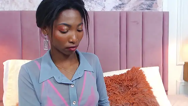 SabrinaDevill online show from February 18, 2025, 7:19 pm