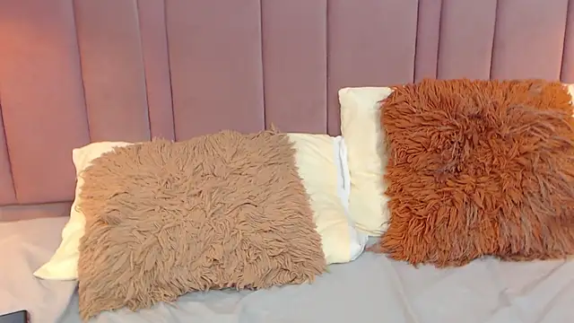 SabrinaDevill online show from February 19, 2025, 4:11 pm