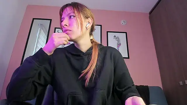 Snapshot of SensualJane2 chatting on December 18, 2024, 10:24 pm SensualJane2 online show from December 18, 2024, 10:24 pm