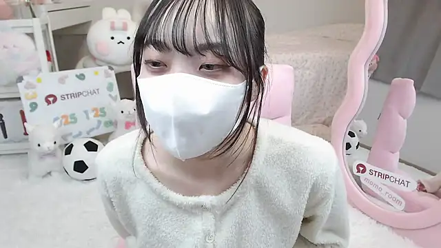 Snapshot of momo_room chatting on January 25, 2025, 9:36 am momo room online show from January 25, 2025, 9:36 am