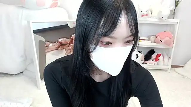 momo room online show from June 6, 2026, 5:56 am