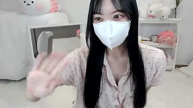 momo room online show from June 14, 2026, 6:04 am