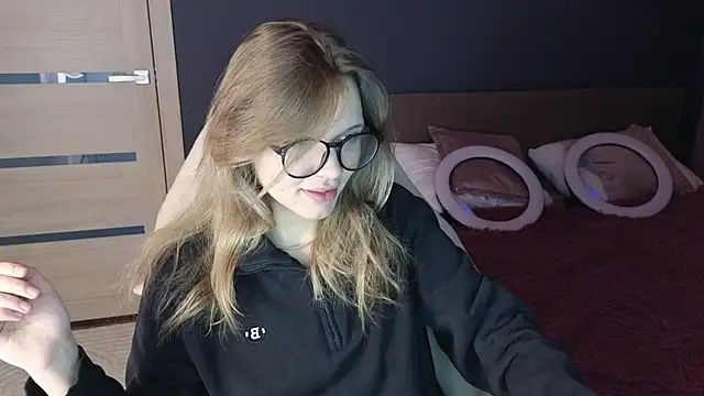 Snapshot of LitaBrom chatting on October 18, 2025, 2:03 am LitaBrom online show from October 18, 2025, 2:03 am