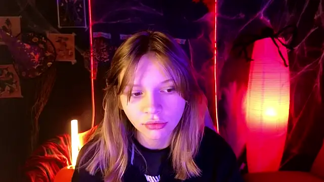 Snapshot of LitaBrom chatting on October 19, 2025, 1:39 am LitaBrom online show from October 19, 2025, 1:39 am