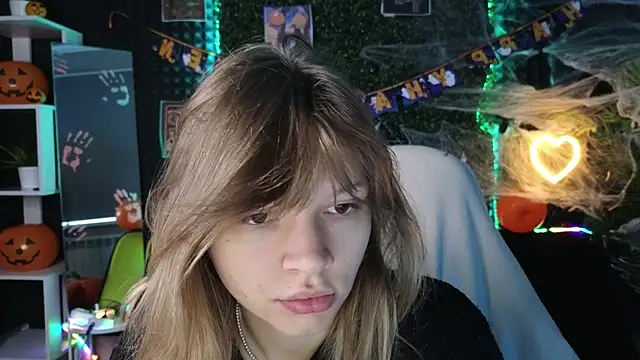 Snapshot of LitaBrom chatting on October 21, 2025, 1:39 am LitaBrom online show from October 21, 2025, 1:39 am