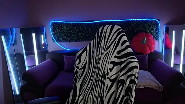 Snapshot of LitaBrom chatting on November 19, 2025, 8:58 am LitaBrom online show from November 19, 2025, 8:58 am