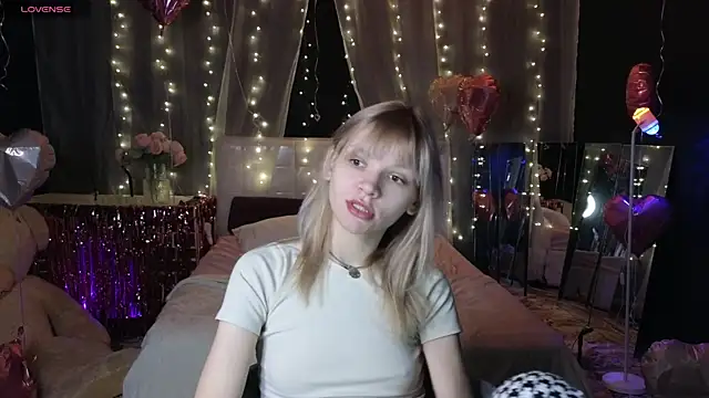 Snapshot of LitaBrom chatting on February 21, 2026, 10:49 am LitaBrom online show from February 21, 2026, 10:49 am