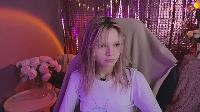 Snapshot of LitaBrom chatting on March 5, 2026, 10:44 am LitaBrom online show from March 5, 2026, 10:44 am