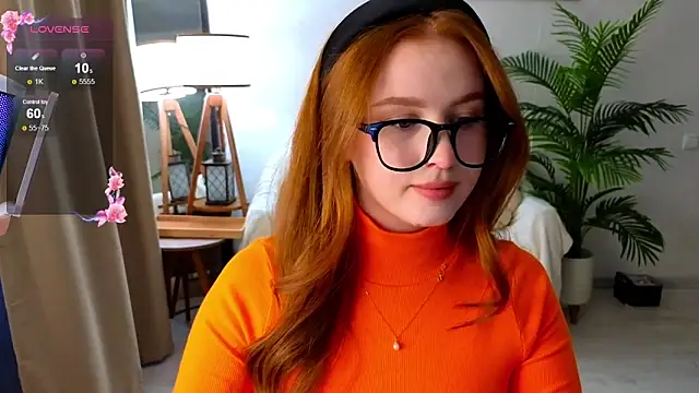 Snapshot of Meow_babe chatting on October 31, 2025, 1:01 pm Meow babe online show from October 31, 2025, 1:01 pm