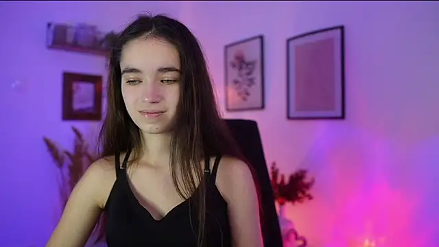 Snapshot of Gia_Paige18 chatting on October 26, 2025, 2:12 pm Gia Paige18 online show from October 26, 2025, 2:12 pm