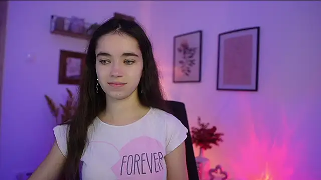 Snapshot of Gia_Paige18 chatting on November 2, 2025, 9:11 am Gia Paige18 online show from November 2, 2025, 9:11 am