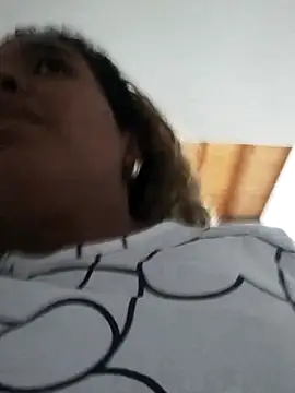 ELLA KELLY online show from October 19, 2025, 11:33 am