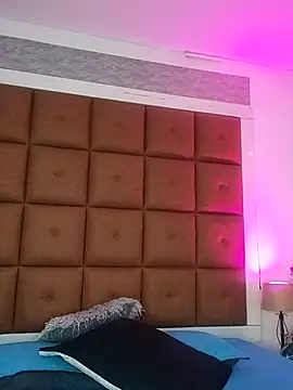 ELLA KELLY online show from October 28, 2025, 12:09 pm