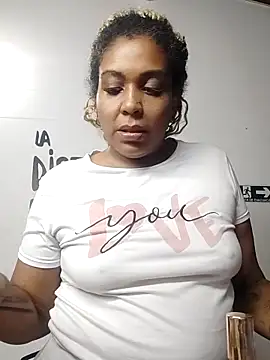 ELLA KELLY online show from November 20, 2025, 11:32 am