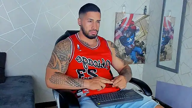 Snapshot of Cristian_Walker chatting on January 28, 2025, 12:32 pm Cristian Walker online show from January 28, 2025, 12:32 pm