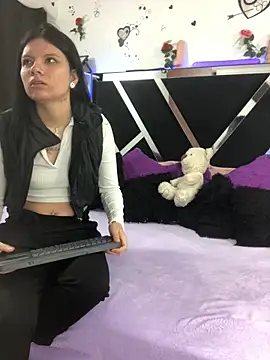 1lovelygirls online show from October 4, 2025, 12:03 pm