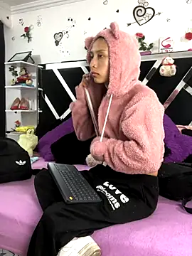 1lovelygirls online show from October 7, 2025, 12:02 pm