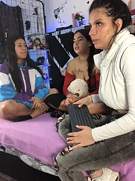 1lovelygirls online show from November 15, 2025, 12:23 pm