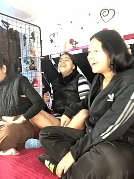 1lovelygirls online show from November 20, 2025, 12:16 pm