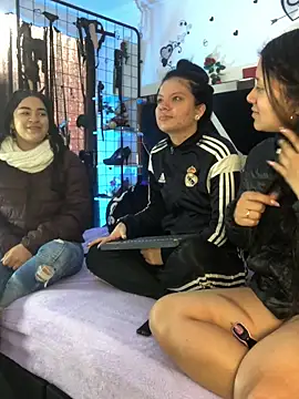 1lovelygirls online show from December 3, 2025, 12:14 pm