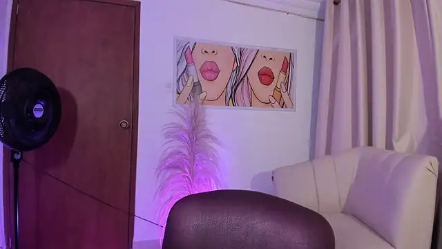 Snapshot of StarMilf chatting on October 3, 2025, 12:24 pm StarMilf online show from October 3, 2025, 12:24 pm