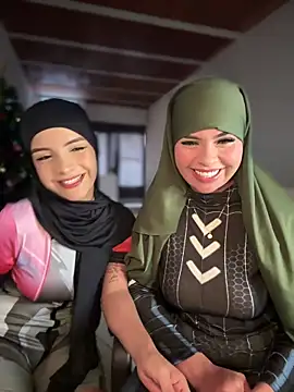 lalilamassu1 online show from December 17, 2025, 8:15 pm