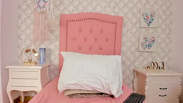 Snapshot of Sara__Williams chatting on February 9, 2025, 6:43 am Sara Williams online show from February 9, 2025, 6:43 am