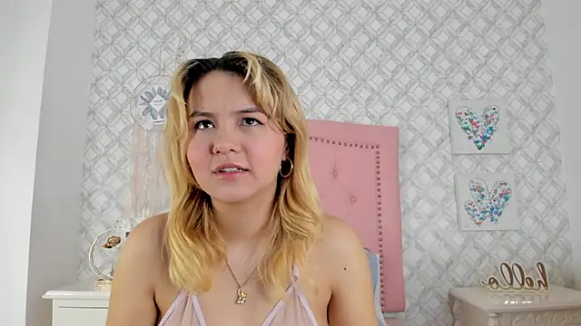 Snapshot of Sara__Williams chatting on February 19, 2025, 3:39 am Sara Williams online show from February 19, 2025, 3:39 am