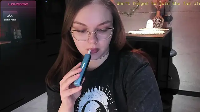Snapshot of EvaBae chatting on January 5, 2025, 4:16 pm EvaBae online show from January 5, 2025, 4:16 pm