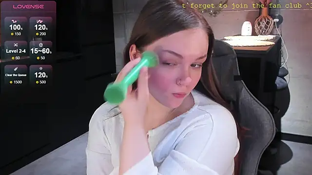 Snapshot of EvaBae chatting on January 8, 2025, 1:41 pm EvaBae online show from January 8, 2025, 1:41 pm