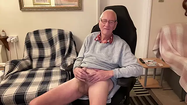 cutaboverest online show from November 5, 2025, 4:07 pm