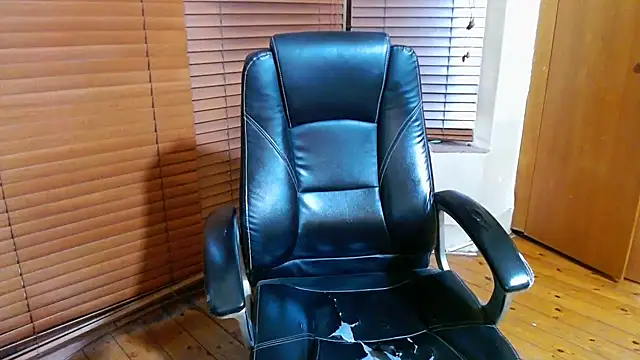 Snapshot of Foxy_African chatting on October 16, 2025, 4:08 pm Foxy African online show from October 16, 2025, 4:08 pm