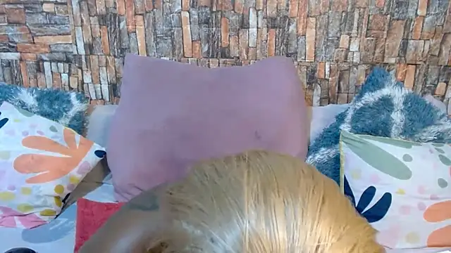 Snapshot of Foxy_African chatting on December 20, 2025, 8:21 am Foxy African online show from December 20, 2025, 8:21 am