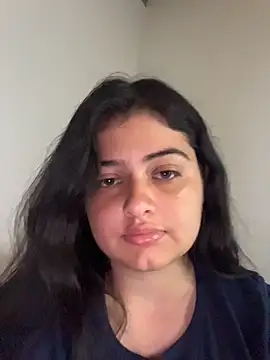 Stephania 18 online show from November 12, 2025, 6:52 pm