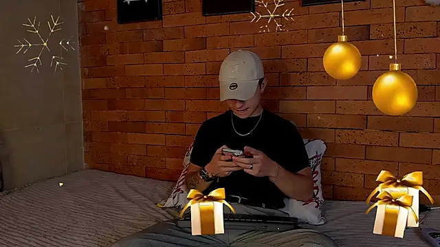 Snapshot of Ares_Dickson chatting on December 2, 2024, 6:43 pm Ares Dickson online show from December 2, 2024, 6:43 pm