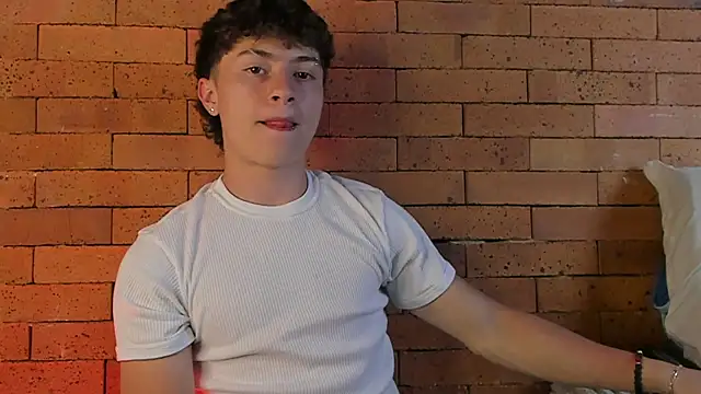 Snapshot of Ares_Dickson chatting on January 17, 2025, 3:23 am Ares Dickson online show from January 17, 2025, 3:23 am