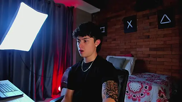 Snapshot of Ares_Dickson chatting on February 17, 2025, 6:20 am Ares Dickson online show from February 17, 2025, 6:20 am