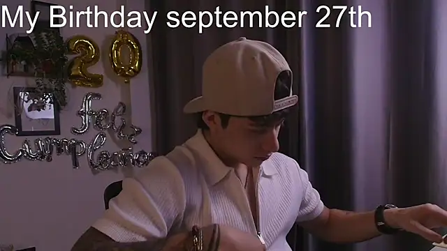 Snapshot of Ares_Dickson chatting on September 27, 2025, 10:37 pm Ares Dickson online show from September 27, 2025, 10:37 pm
