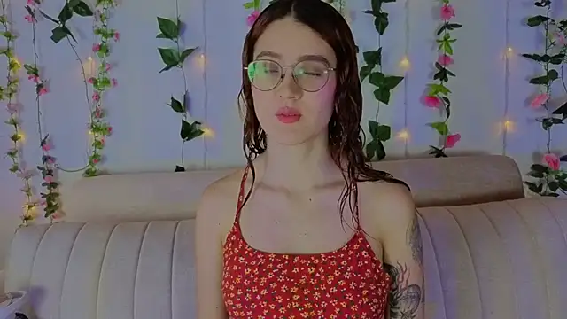 Snapshot of MiaWinx chatting on November 20, 2025, 9:03 pm MiaWinx online show from November 20, 2025, 9:03 pm