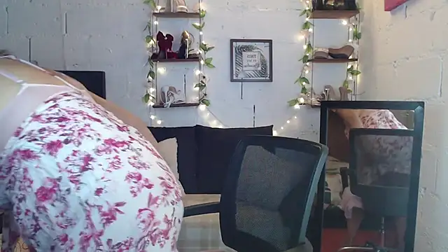 Snapshot of missrosario_stepmoan chatting on February 12, 2026, 2:23 pm missrosario stepmoan online show from February 12, 2026, 2:23 pm