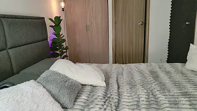 lady ni  online show from September 24, 2025, 12:52 pm