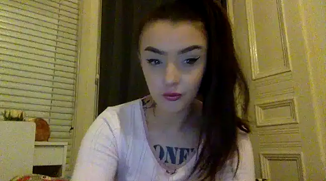 Snapshot of LucyLuxee19 chatting on December 5, 2024, 5:39 pm LucyLuxee19 online show from December 5, 2024, 5:39 pm