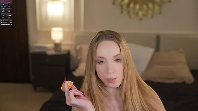 Linda054 online show from October 22, 2025, 4:13 am