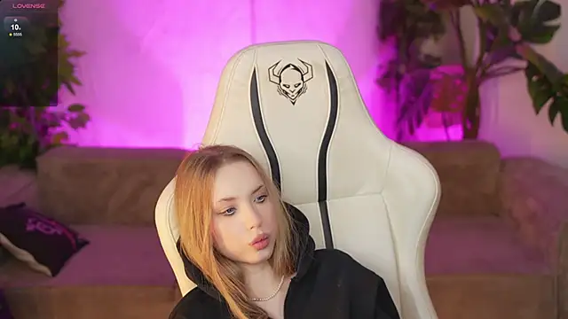 Linda054 online show from October 29, 2025, 4:15 am