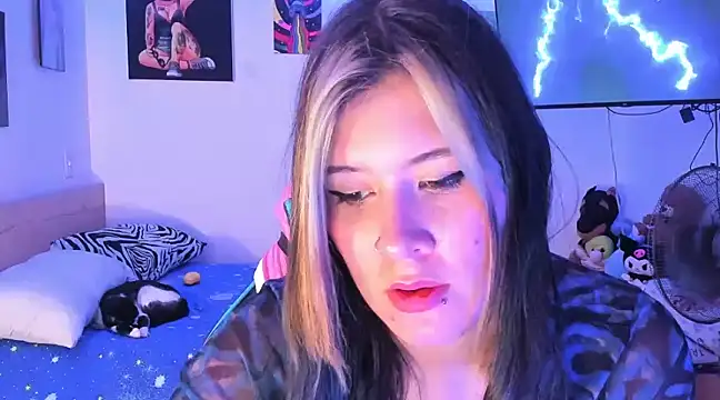 Snapshot of stephany-uwu chatting on February 7, 2025, 4:37 am stephany-uwu online show from February 7, 2025, 4:37 am